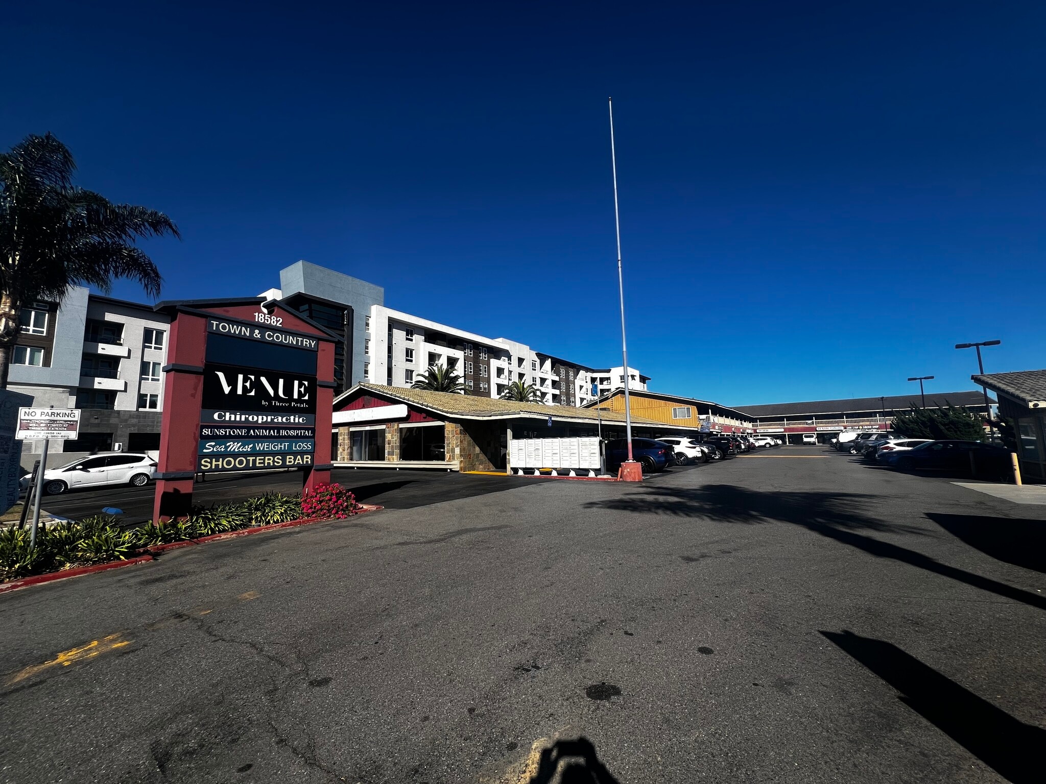 18582 Beach Blvd, Huntington Beach, CA for lease Primary Photo- Image 1 of 13