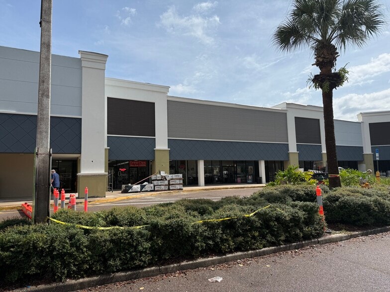 13115-13149 N Dale Mabry Hwy, Tampa, FL for lease - Building Photo - Image 2 of 13