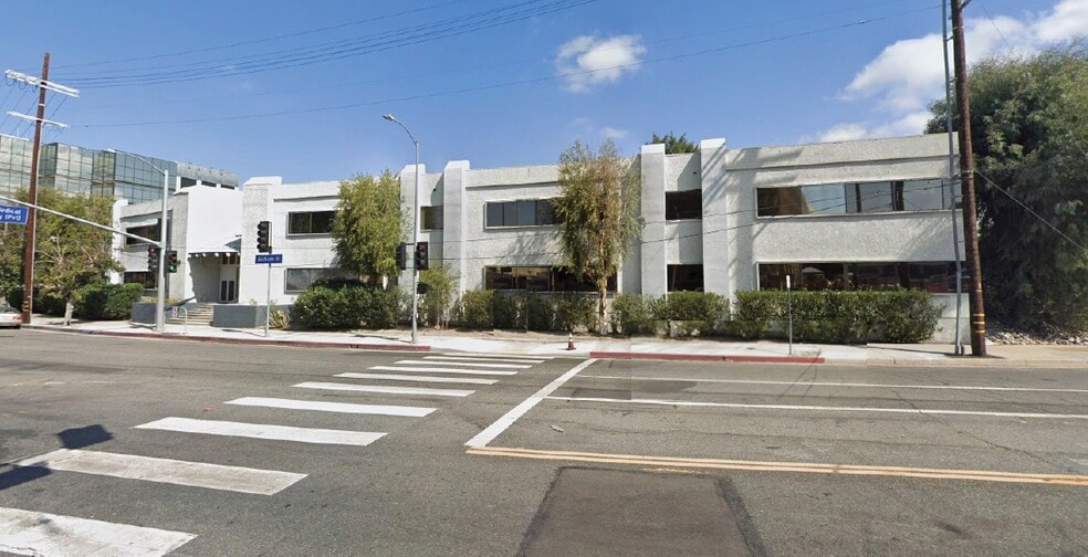 18425 Burbank Blvd, Tarzana, CA for lease - Building Photo - Image 2 of 4