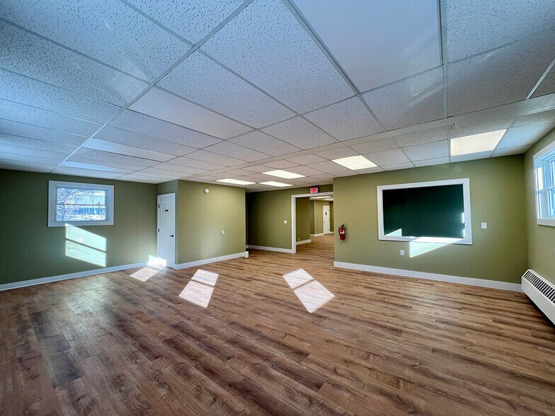 42 Central St, Newport, VT for lease - Building Photo - Image 3 of 15