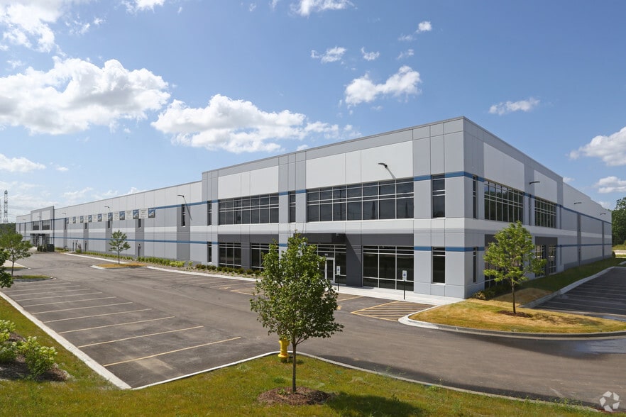 990 E North Ave, Glendale Heights, IL for lease - Primary Photo - Image 2 of 4