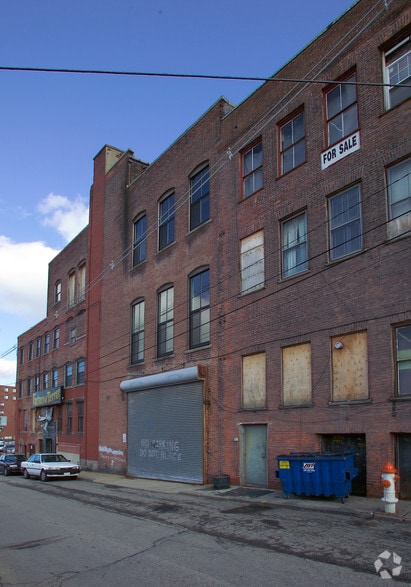 251-255 S Main St, Fall River, MA for lease - Building Photo - Image 2 of 7