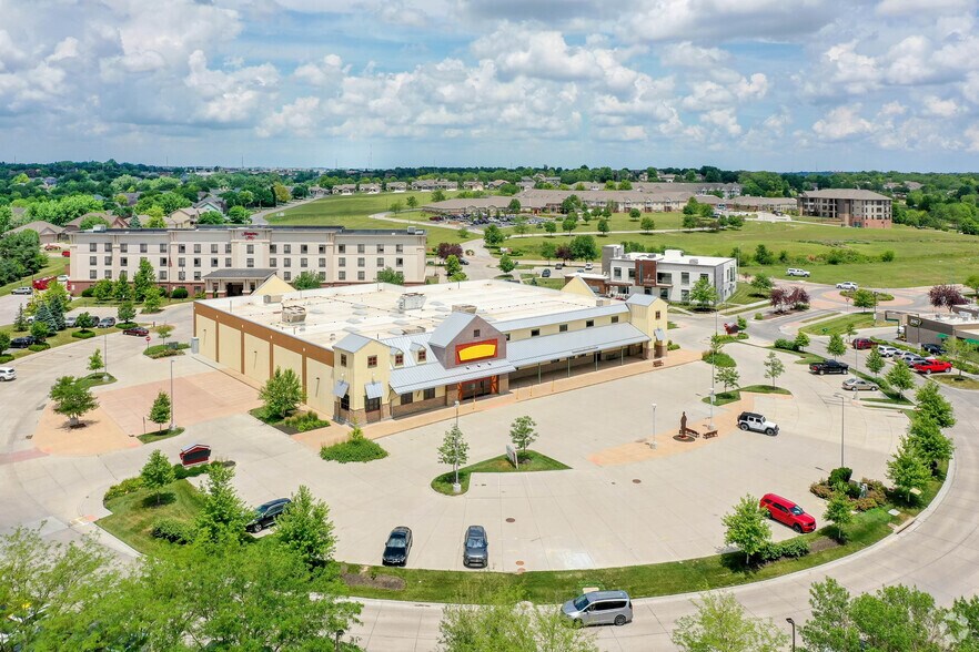 17550 Gold Plz, Omaha, NE à louer - Photo du bâtiment - Image 3 de 8