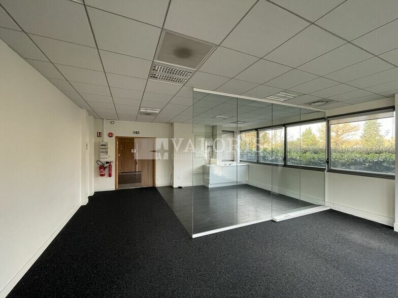 Office in Dardilly for lease - Interior Photo - Image 3 of 20
