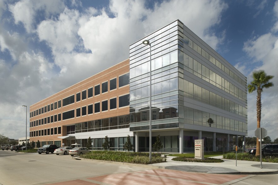 18051 Saturn Ln, Houston, TX à louer - Photo du bâtiment - Image 1 de 11