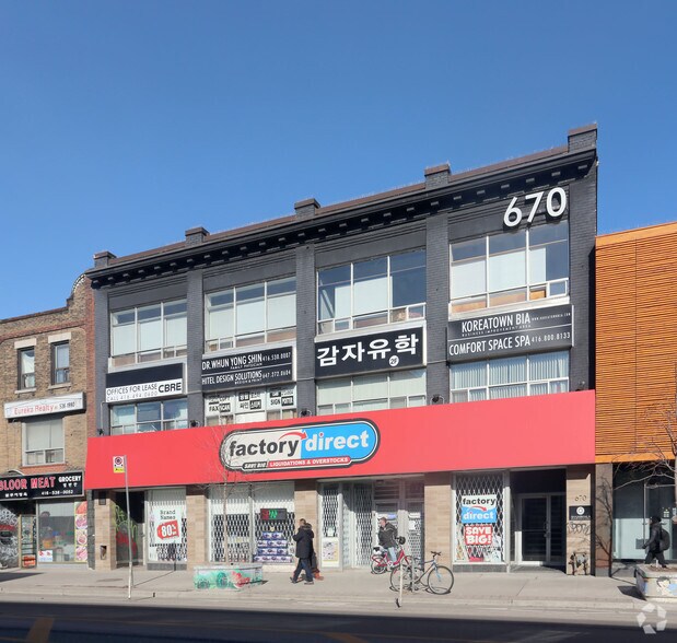 670-674 Bloor St W, Toronto, ON à louer - Photo du bâtiment - Image 2 de 2