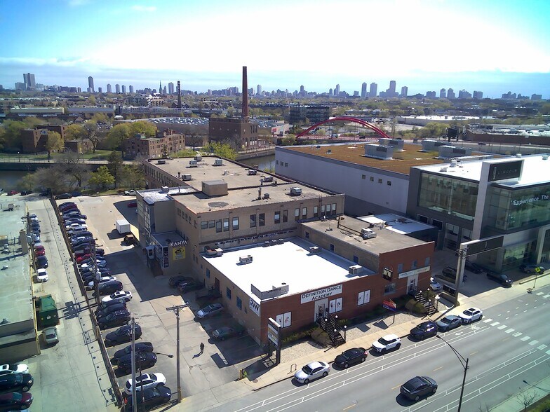 2525 N Elston Ave, Chicago, IL à louer - Photo du bâtiment - Image 1 de 7