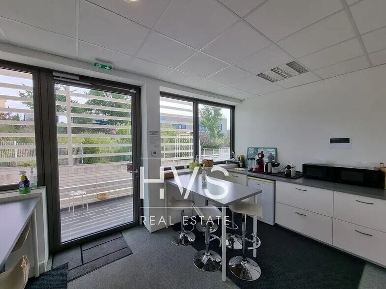 Office in Aix-en-Provence for lease - Building Photo - Image 2 of 11