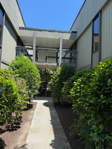 1100 Logger Ct, Raleigh, NC à vendre - Photo du bâtiment - Image 3 de 5