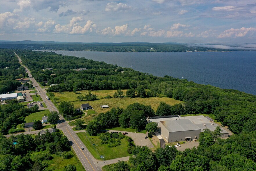 248 Northport Ave, Belfast, ME à vendre - Photo du bâtiment - Image 2 de 35