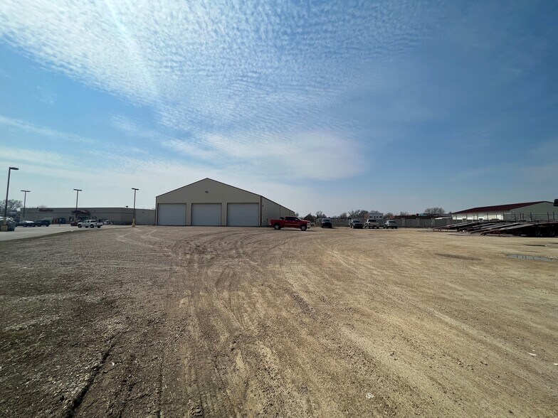 409 NE 11th St, Austin, MN à louer - Photo du bâtiment - Image 2 de 16