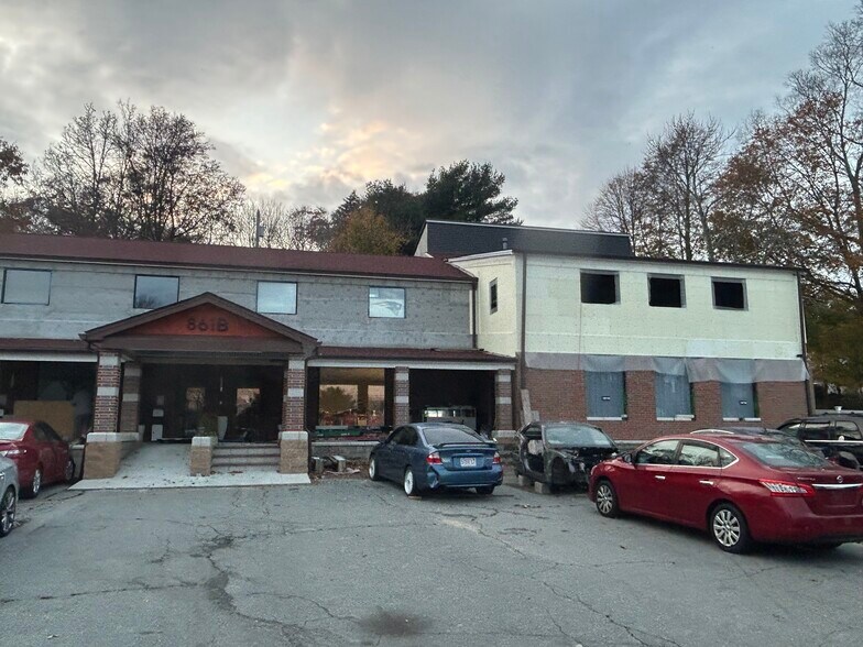 861B Ashley Blvd, New Bedford, MA à vendre - Photo du bâtiment - Image 3 de 8