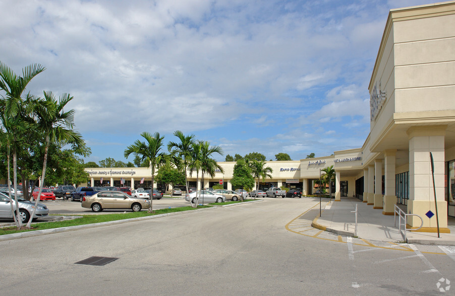 7118-7186 N University Dr, Tamarac, FL for lease - Primary Photo - Image 1 of 9