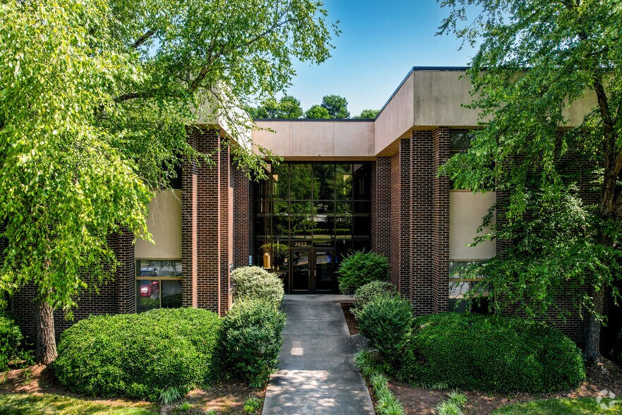 3623 Latrobe Dr, Charlotte, NC à vendre - Photo du bâtiment - Image 3 de 14