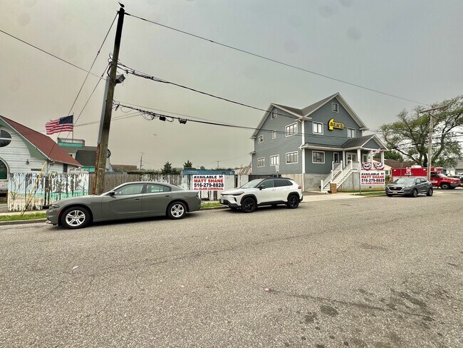 Plus de détails pour 19 Suffolk St, Freeport, NY - Bureau à vendre