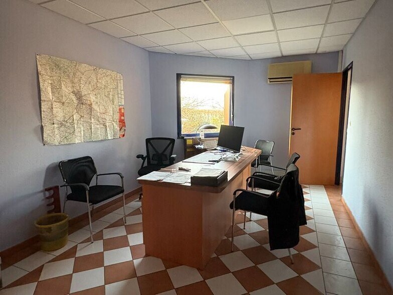 Flex in Montagny for lease - Interior Photo - Image 3 of 10