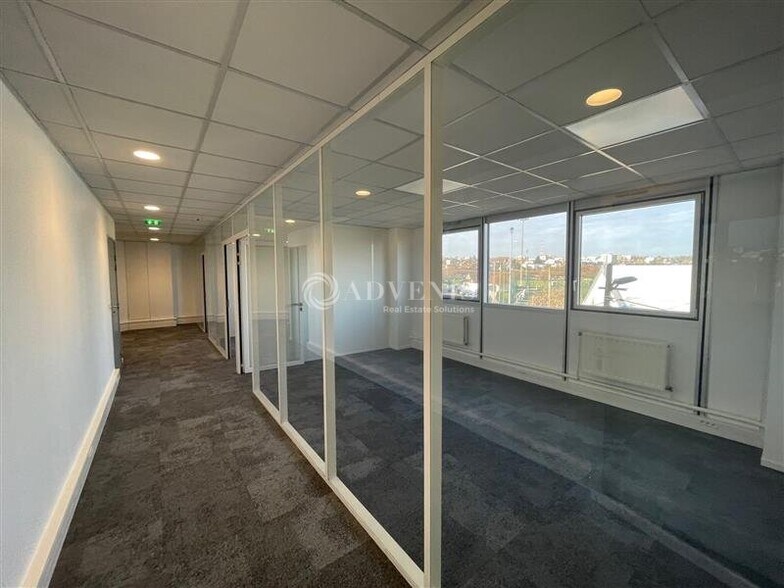 Office in Fontenay-sous-Bois for lease - Interior Photo - Image 2 of 12