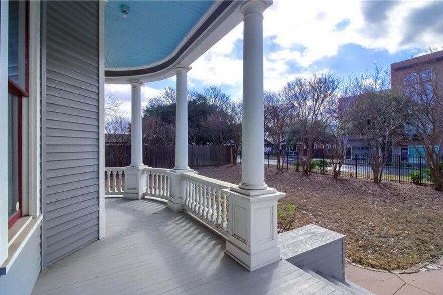 1602 E Cesar Chavez St, Austin, TX à louer - Photo intérieure - Image 2 de 33