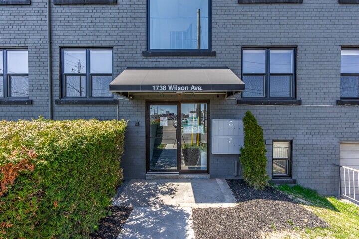 1738 Wilson Ave, Toronto, ON à vendre Photo du bâtiment- Image 1 de 1
