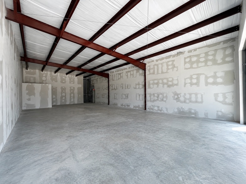 1002 Honea Egypt Rd, Magnolia, TX for lease - Building Photo - Image 3 of 11