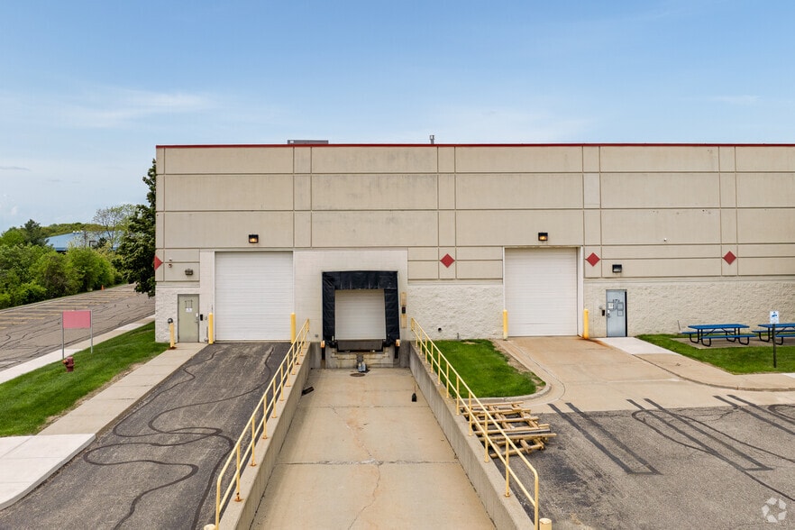 1780 Pond Run, Auburn Hills, MI for lease - Building Photo - Image 3 of 6