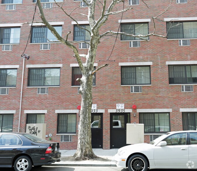3933-3935 Carpenter, Bronx, NY à vendre - Photo du bâtiment - Image 1 de 5