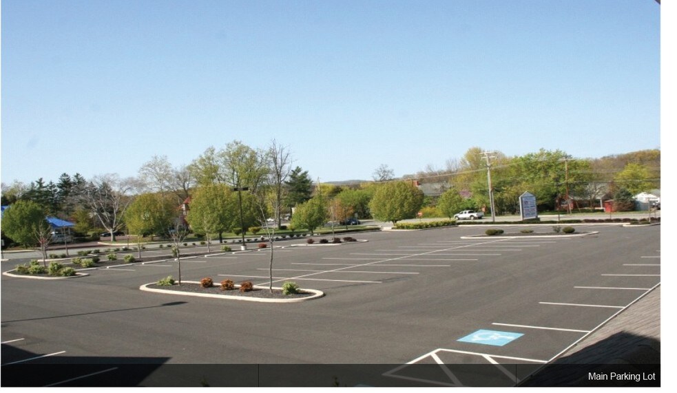 1610 W Main St, Collegeville, PA à louer - Photo du bâtiment - Image 2 de 9