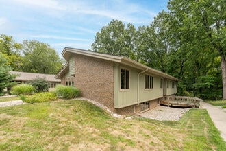 7-9 Heritage Oak Ln, Battle Creek, MI for lease Building Photo- Image 2 of 7