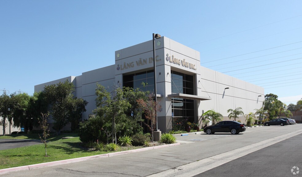 15170 Goldenwest Cir, Westminster, CA à louer - Photo du bâtiment - Image 3 de 6