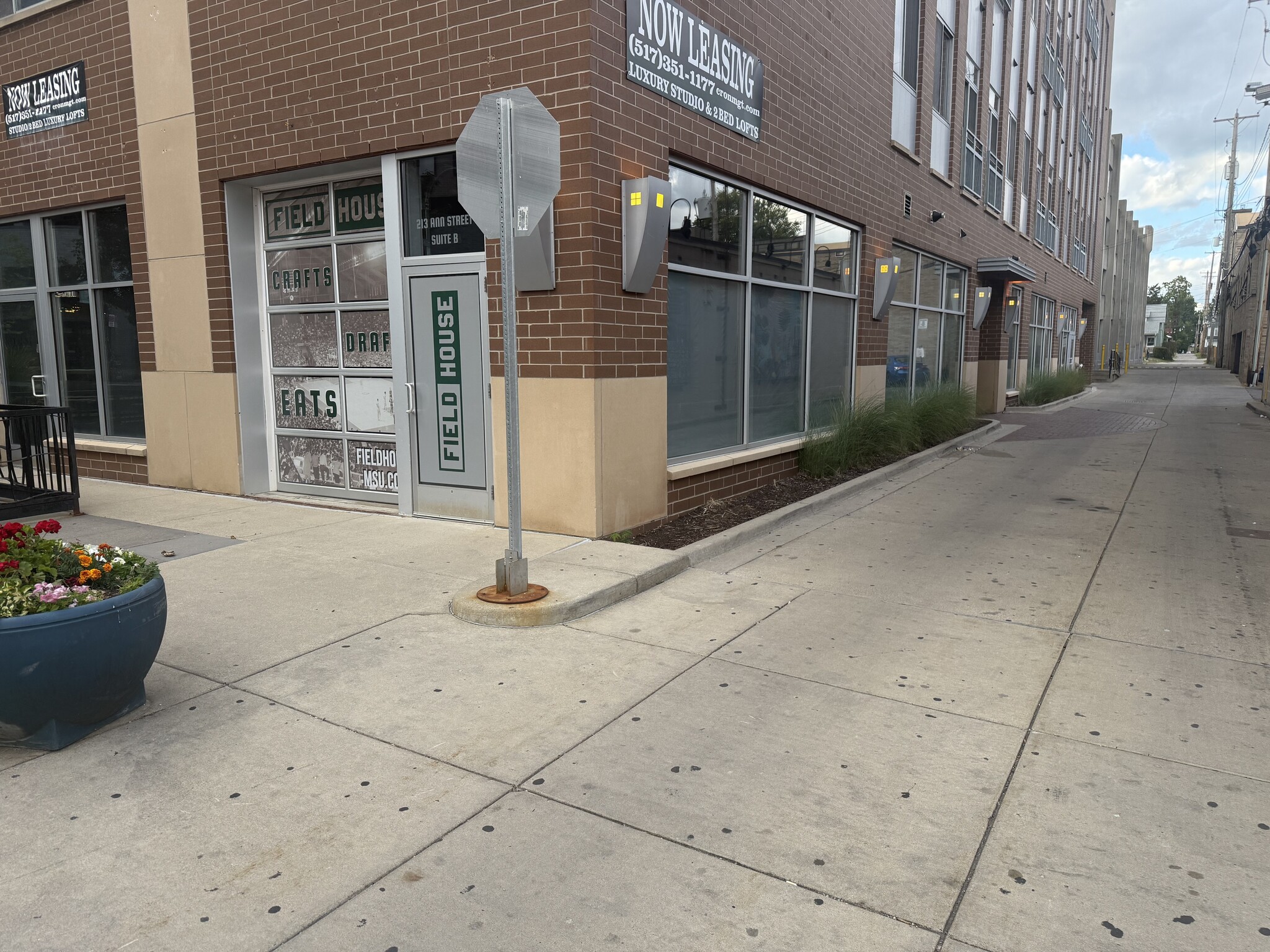 213 Ann St, East Lansing, MI à louer Photo du bâtiment- Image 1 de 4