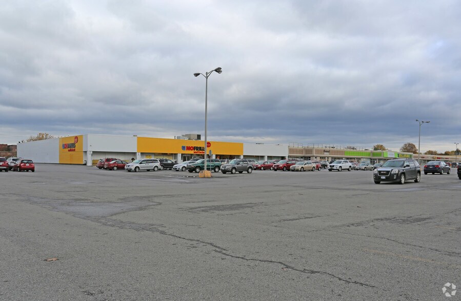 300 Lincoln St, Welland, ON à louer - Photo du bâtiment - Image 3 de 6
