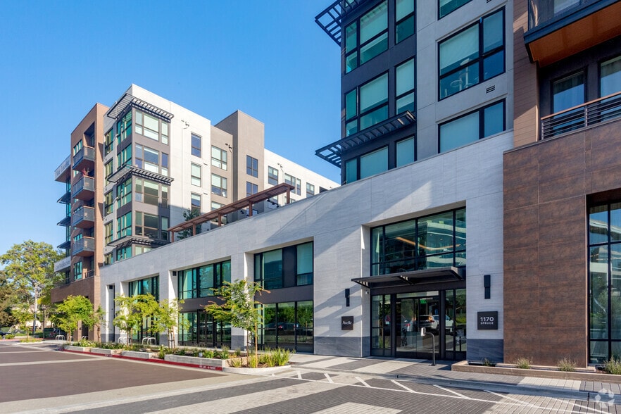 1001 N Shoreline Blvd, Mountain View, CA for lease - Building Photo - Image 2 of 6