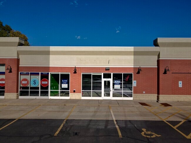 More details for 2713-2723 Calumet Dr, Sheboygan, WI - Retail for Lease