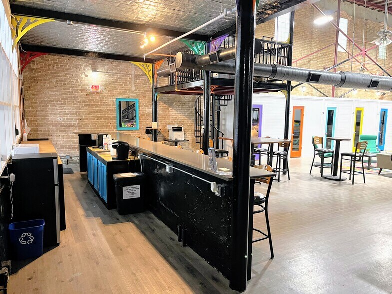 204 S Austin St, Seguin, TX à vendre - Photo intérieure - Image 3 de 46