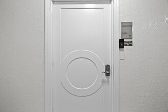 1940 Harrison St, Hollywood, FL à louer Photo intérieure- Image 1 de 20