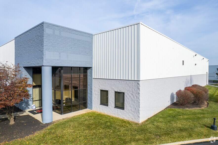 7566 Morris Ct, Allentown, PA à louer - Photo du bâtiment - Image 1 de 9