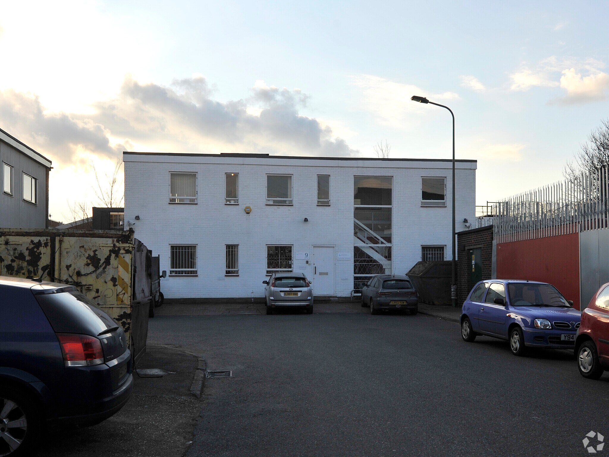 9 Lyon Rd, Londres à louer Photo principale- Image 1 de 6