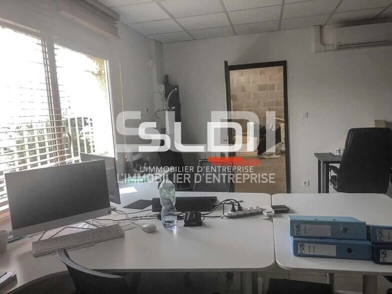 Office in Chassieu for lease - Interior Photo - Image 3 of 7