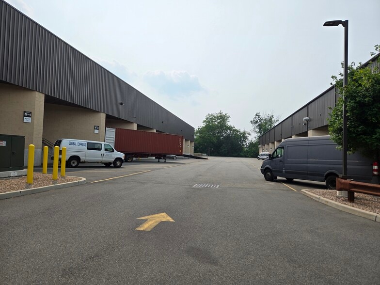 145 Industrial Ave, Little Ferry, NJ for lease - Building Photo - Image 2 of 2