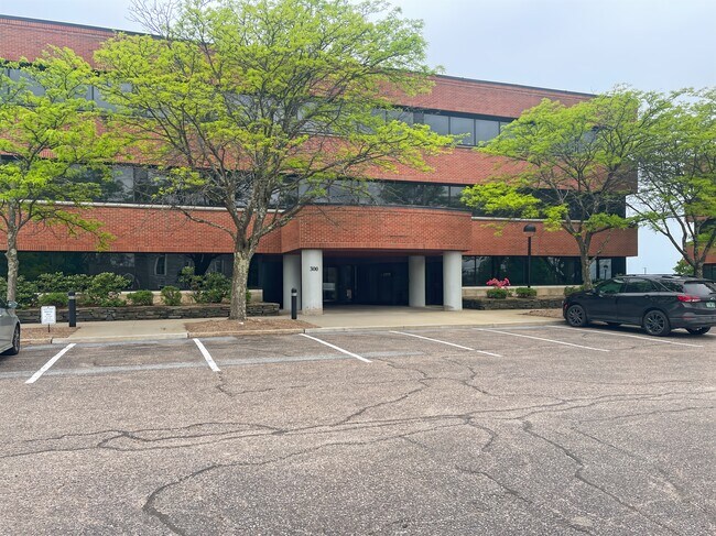 More details for 300 Interstate Corporate Cent, Williston, VT - Coworking for Lease