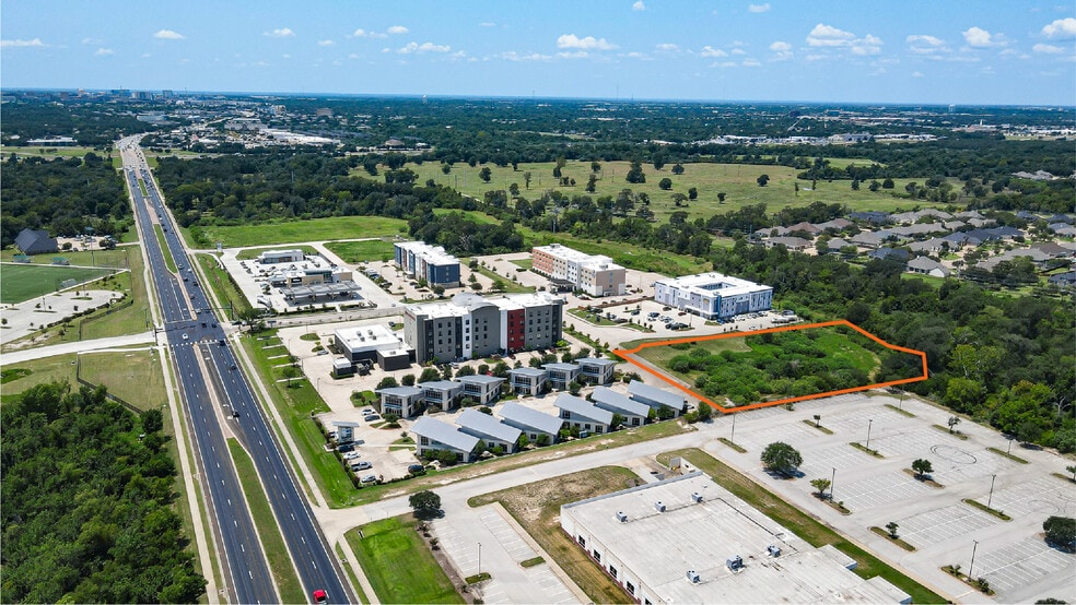 3061 Plaza Centre Court, Bryan, TX for sale - Building Photo - Image 3 of 6