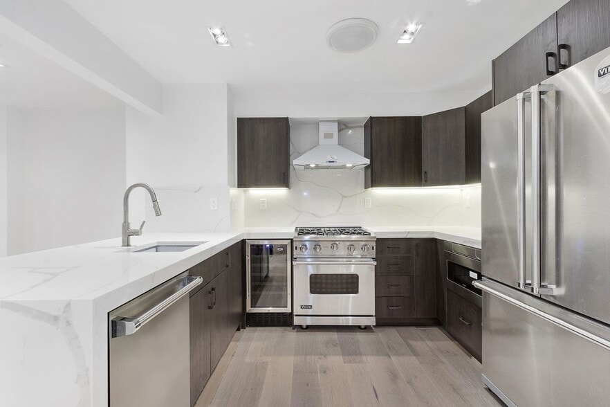 141 E 17th St, New York, NY for sale - Interior Photo - Image 2 of 12