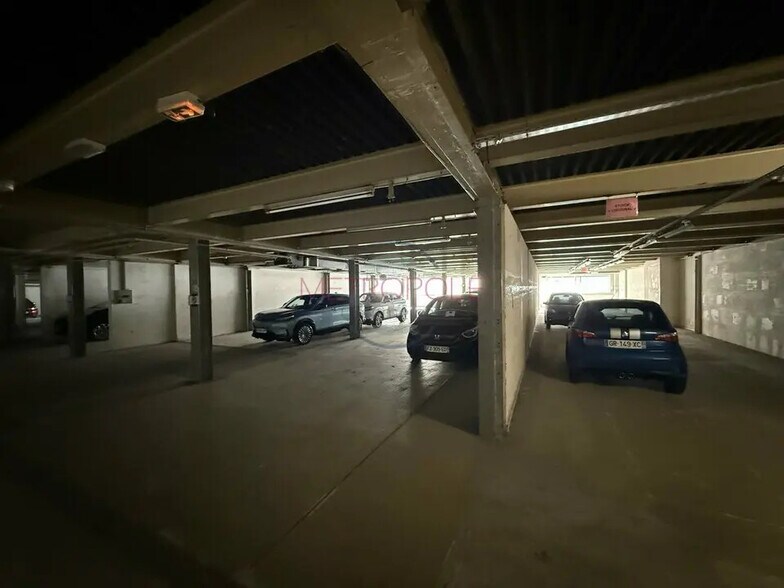 Retail in Nice for lease - Building Photo - Image 2 of 4