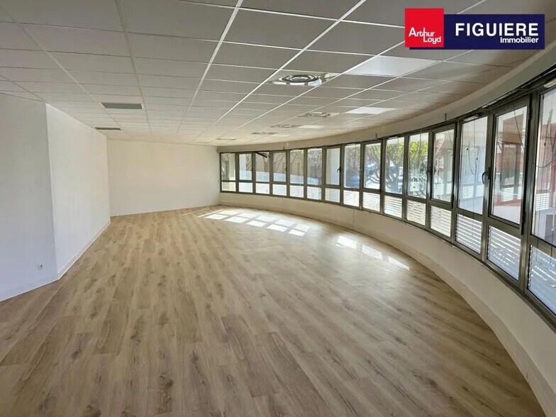 150 Avenue Georges Pompidou, Aix-en-Provence for lease - Interior Photo - Image 3 of 9