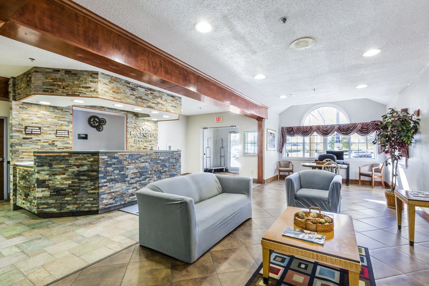 10645 Reiger Rd, Baton Rouge, LA for sale - Lobby - Image 3 of 38