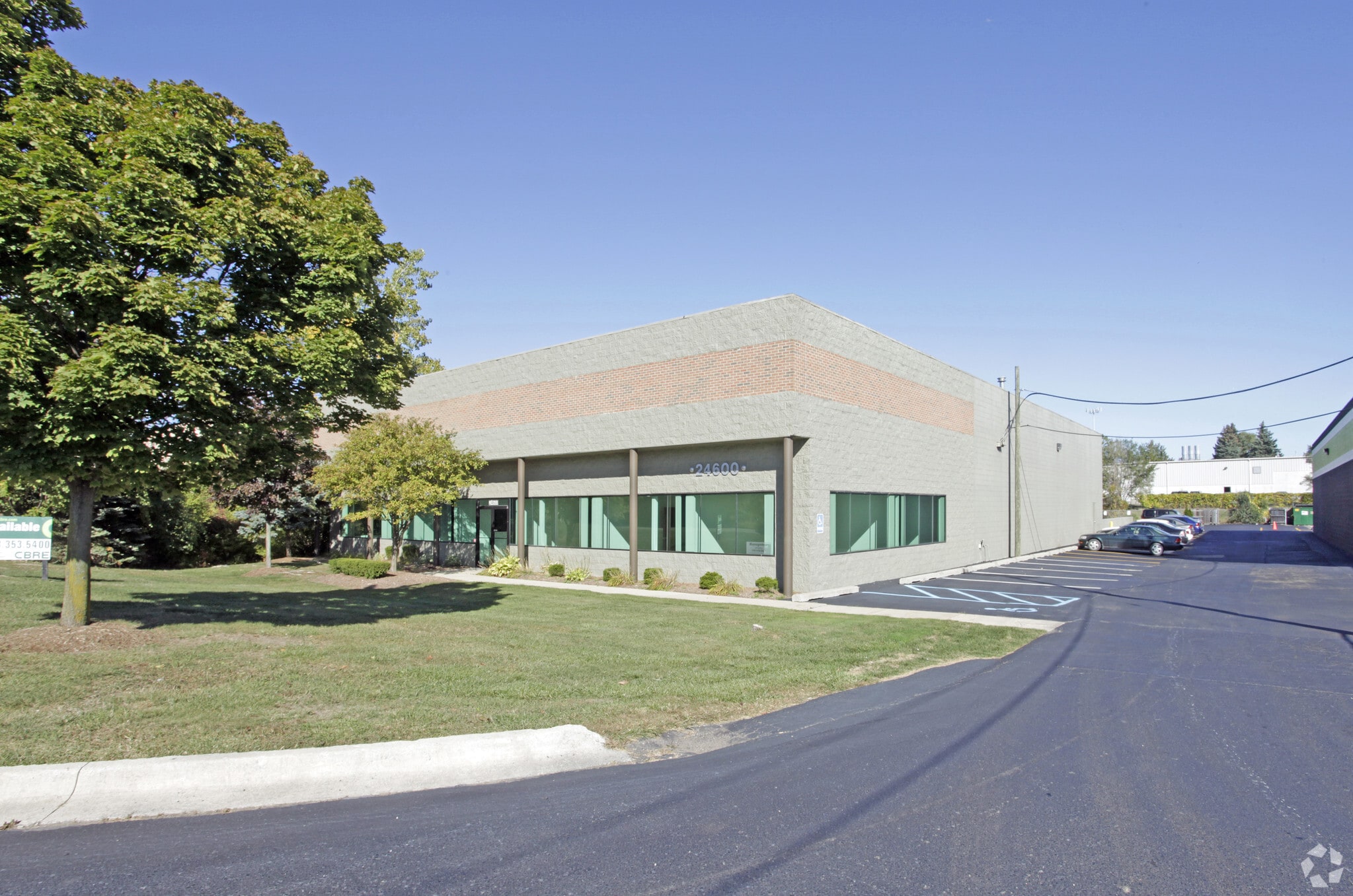 24600 N Industrial Dr, Farmington, MI for lease Primary Photo- Image 1 of 3