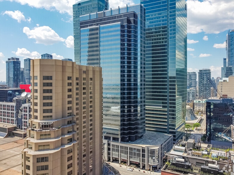 200 Front St W, Toronto, ON for lease - Building Photo - Image 3 of 10