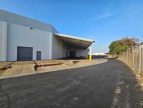 6300-6340 Valley View St, Buena Park, CA à louer Photo intérieure- Image 2 de 4