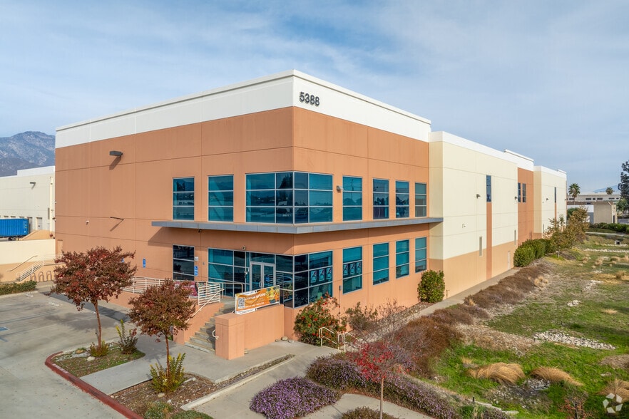 5388 Arrow Hwy, Montclair, CA for lease - Building Photo - Image 3 of 22