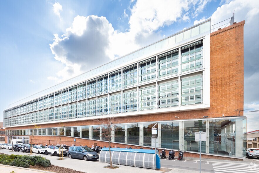 Bureau dans Esplugues de Llobregat, Barcelona à louer - Photo du bâtiment - Image 2 de 5